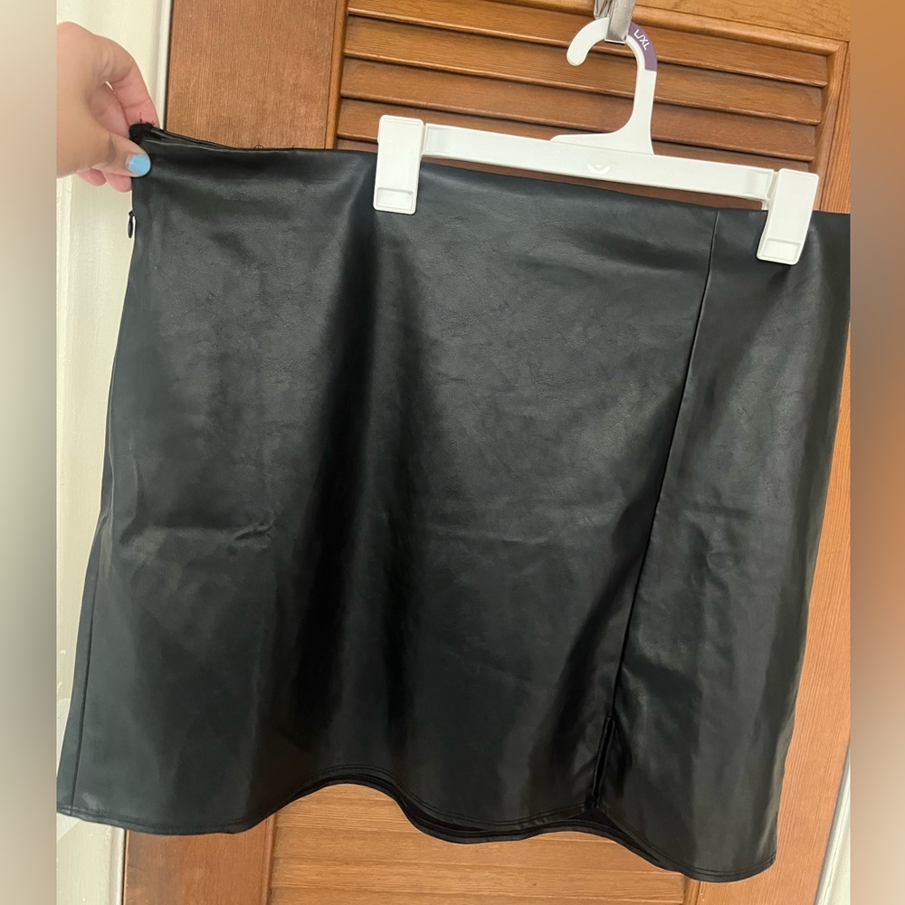 Black faux leather mini skirt, small slit on side